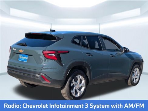 Used 2026 Chevrolet Trax LS w/ LS Convenience Package FWD image 6