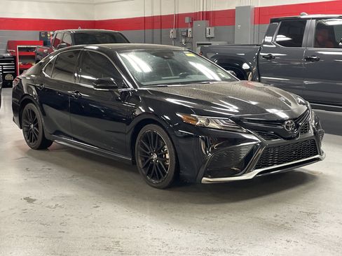 Used 2022 Toyota Camry XSE w/ Navigation Package FWD image 2