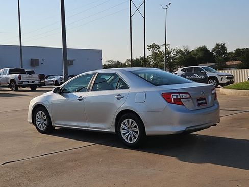 Used 2012 Toyota Camry LE FWD image 7