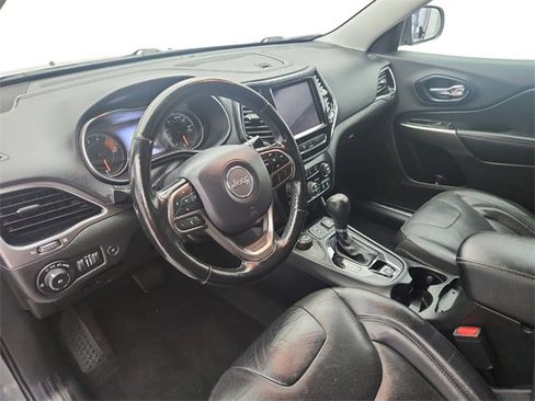 Used 2020 Jeep Cherokee Limited image 9