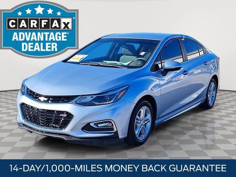 Used 2017 Chevrolet Cruze LT w/ Convenience Package FWD image 3