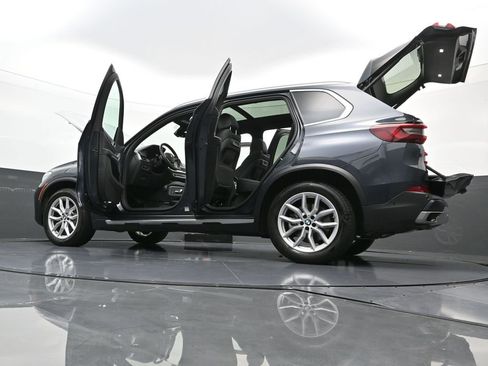 Used 2022 BMW X5 xDrive40i w/ Parking Assistance Package image 41