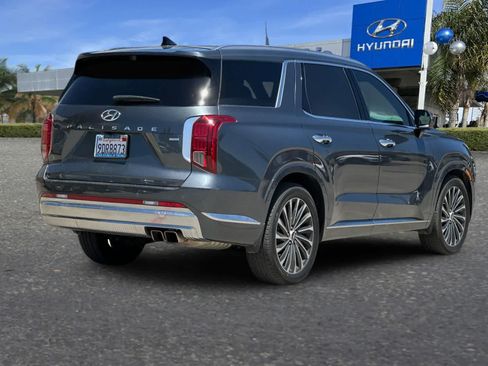 Used 2023 Hyundai Palisade Calligraphy w/ Winter Package AWD/4WD image 3
