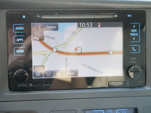 Used 2017 Toyota Sienna XLE FWD image 18
