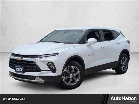 Used 2025 Chevrolet Blazer LT image 1