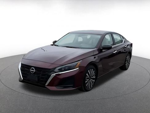 Used 2025 Nissan Altima 2.5 SV image 4