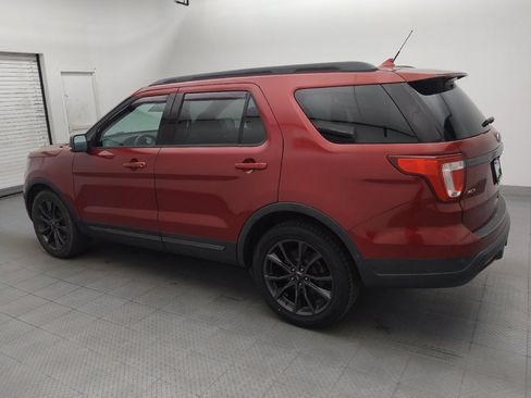Used 2018 Ford Explorer XLT w/ Equipment Group 202A FWD image 3