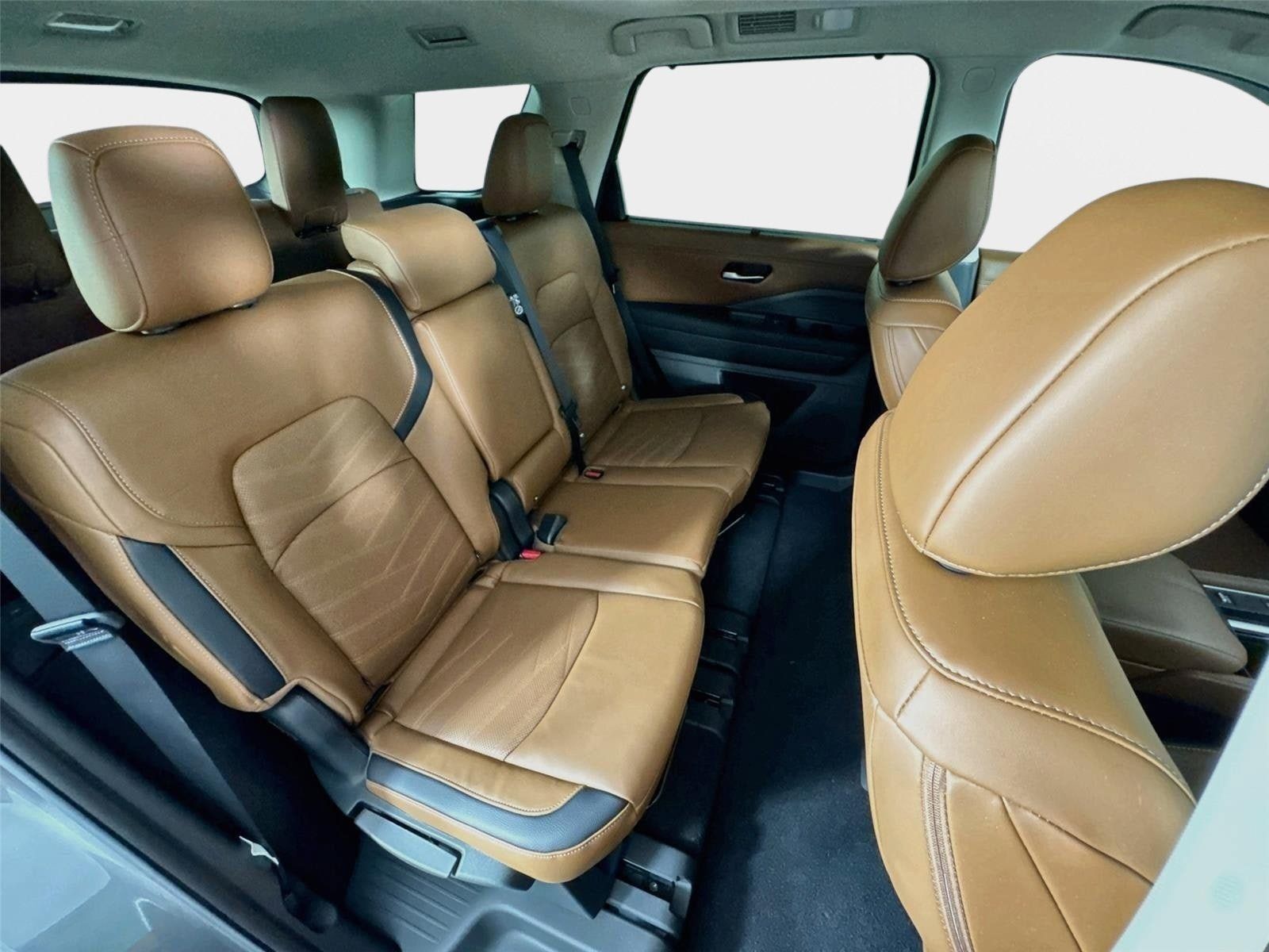Certified 2025 Nissan Pathfinder Platinum w/ Cargo Package FWD image 28