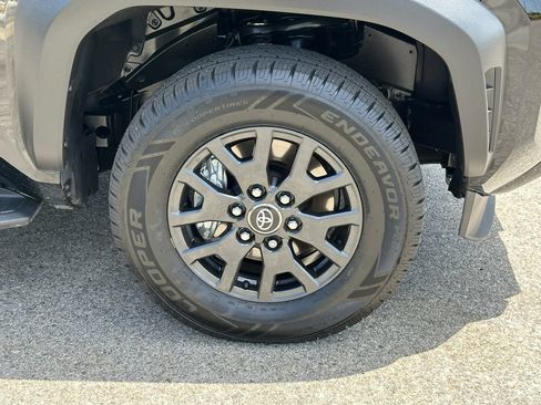 Used 2025 Toyota 4Runner SR5 AWD/4WD image 14