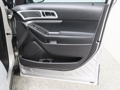 Used 2014 Ford Explorer XLT FWD image 34