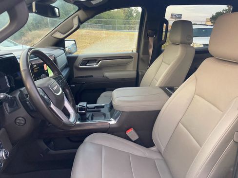Used 2023 GMC Sierra 1500 SLT AWD/4WD image 3