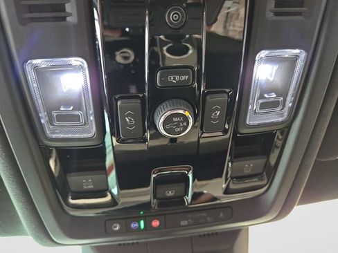 Used 2026 Cadillac Escalade ESV V AWD/4WD image 32