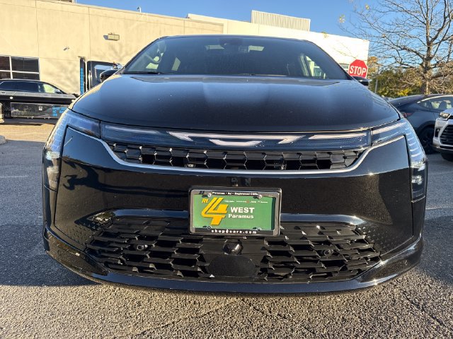 New 2027 Chrysler Pacifica Select w/ Family Tech Group AWD/4WD image 2