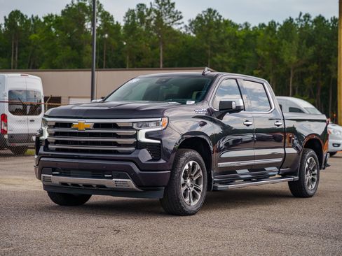 Used 2024 Chevrolet Silverado 1500 High Country w/ Technology Package AWD/4WD image 4