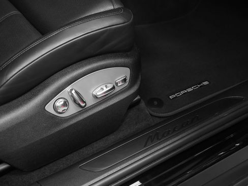Certified 2022 Porsche Macan AWD/4WD image 20