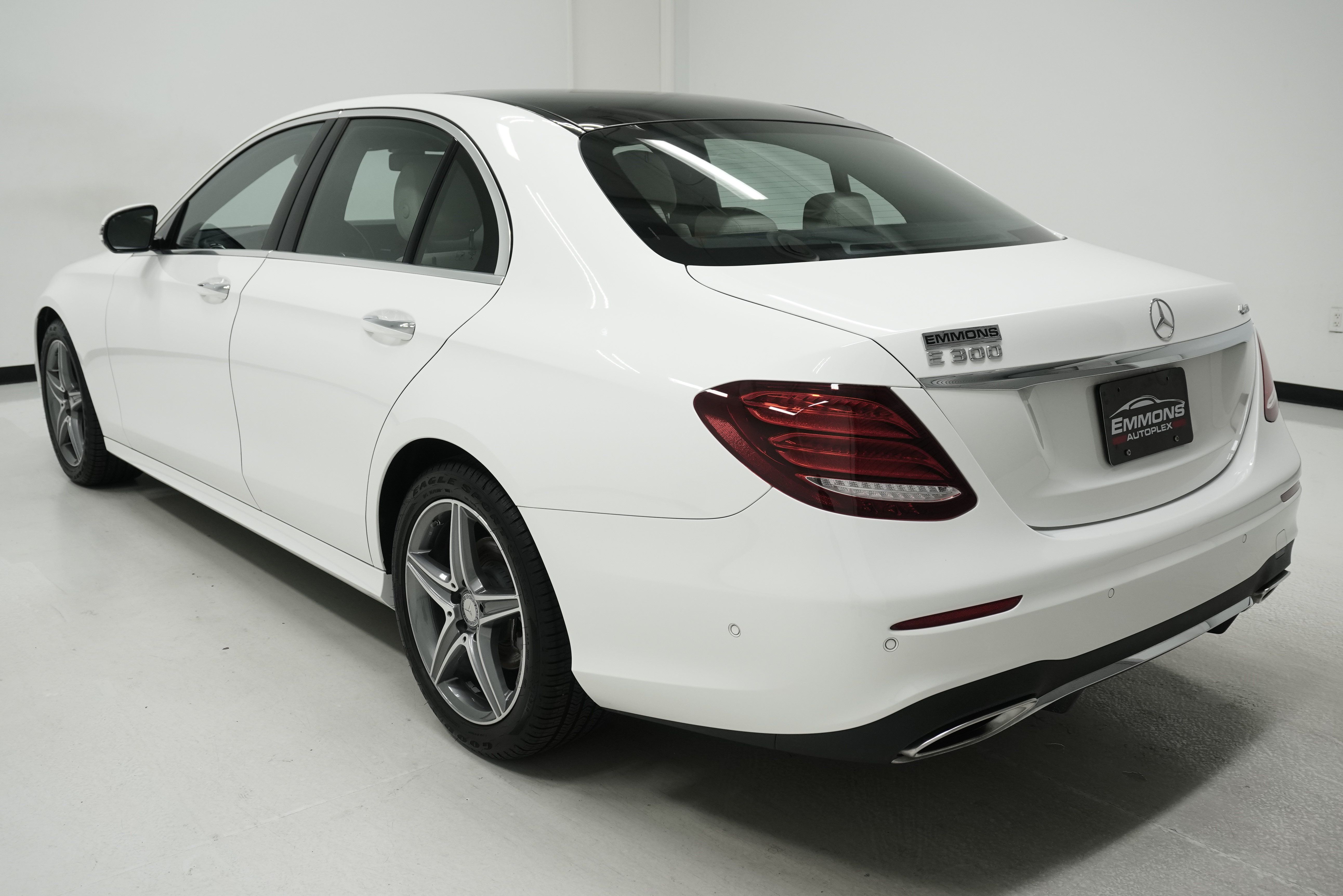 Used 2017 Mercedes-Benz E 300 4MATIC image 6