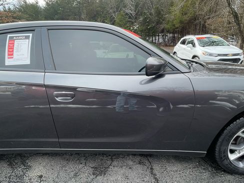 Used 2016 Dodge Charger SXT image 11