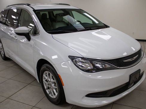 Used 2021 Chrysler Voyager Lxi image 6
