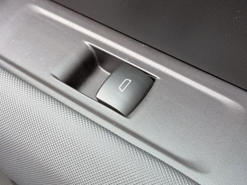 Used 2024 Chevrolet Colorado Z71 w/ Z71 Convenience Package 2 image 35