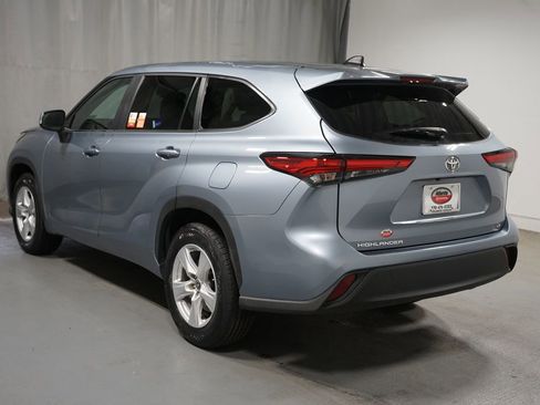 Used 2023 Toyota Highlander LE FWD image 6