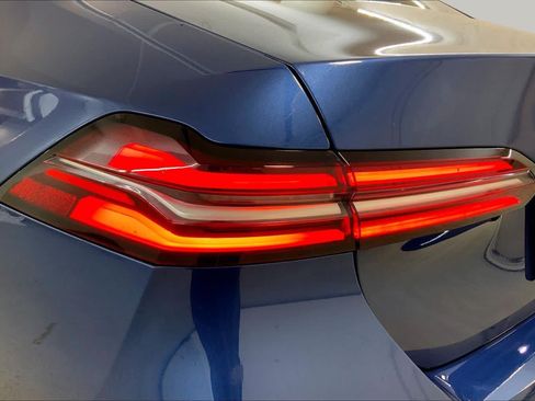 Used 2024 BMW i5 eDrive40i w/ Premium Package RWD image 28