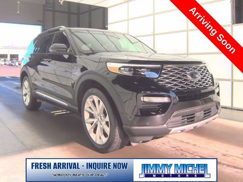 Used 2023 Ford Explorer Platinum w/ Technology Package AWD/4WD image 3