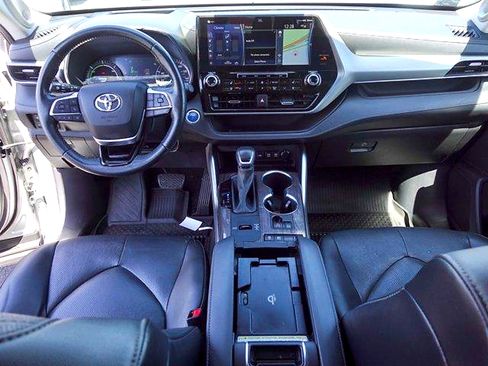 Certified 2021 Toyota Highlander Platinum FWD image 11