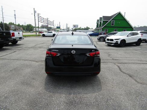 Used 2021 Nissan Versa SV FWD image 6