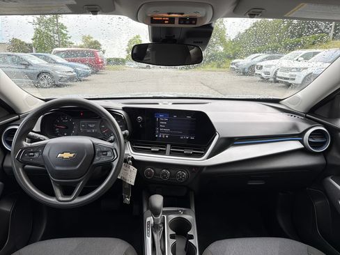 Used 2024 Chevrolet Trax LS w/ Driver Confidence Package FWD image 19