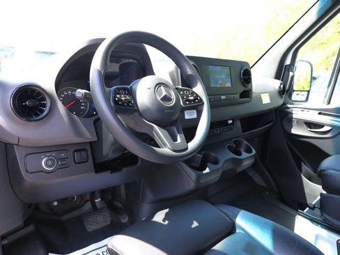 Used 2022 Mercedes-Benz Sprinter 2500 image 12