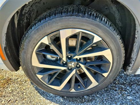 Used 2024 Mitsubishi Outlander 4WD Plug-In Hybrid image 9