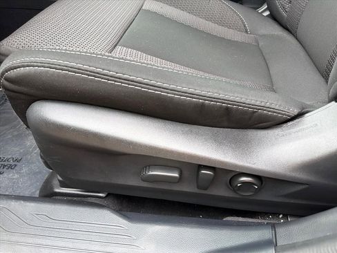 Used 2025 Subaru Outback Premium AWD/4WD image 12