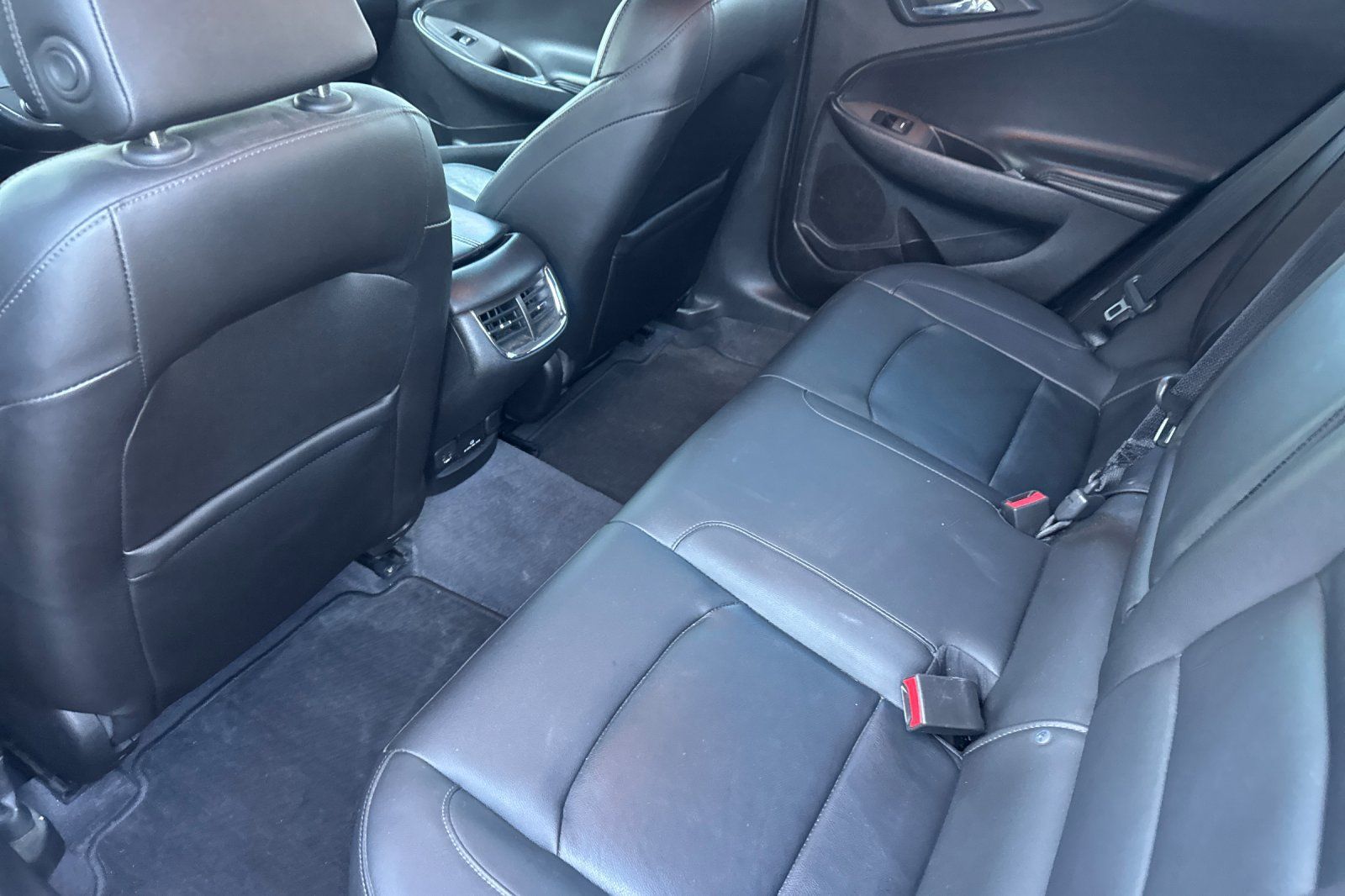 Used 2018 Chevrolet Malibu LT w/ Leather Package FWD image 15