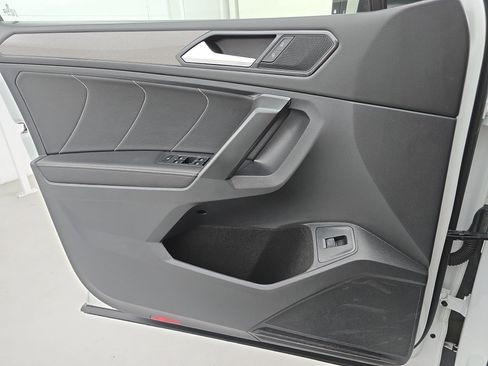 Used 2023 Volkswagen Tiguan SE FWD image 28