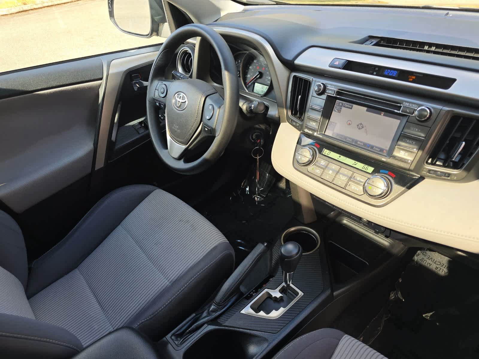 Used 2015 Toyota RAV4 XLE AWD/4WD image 27