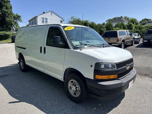 Used 2019 Chevrolet Express 3500 w/ Driver Convenience Package RWD image 10