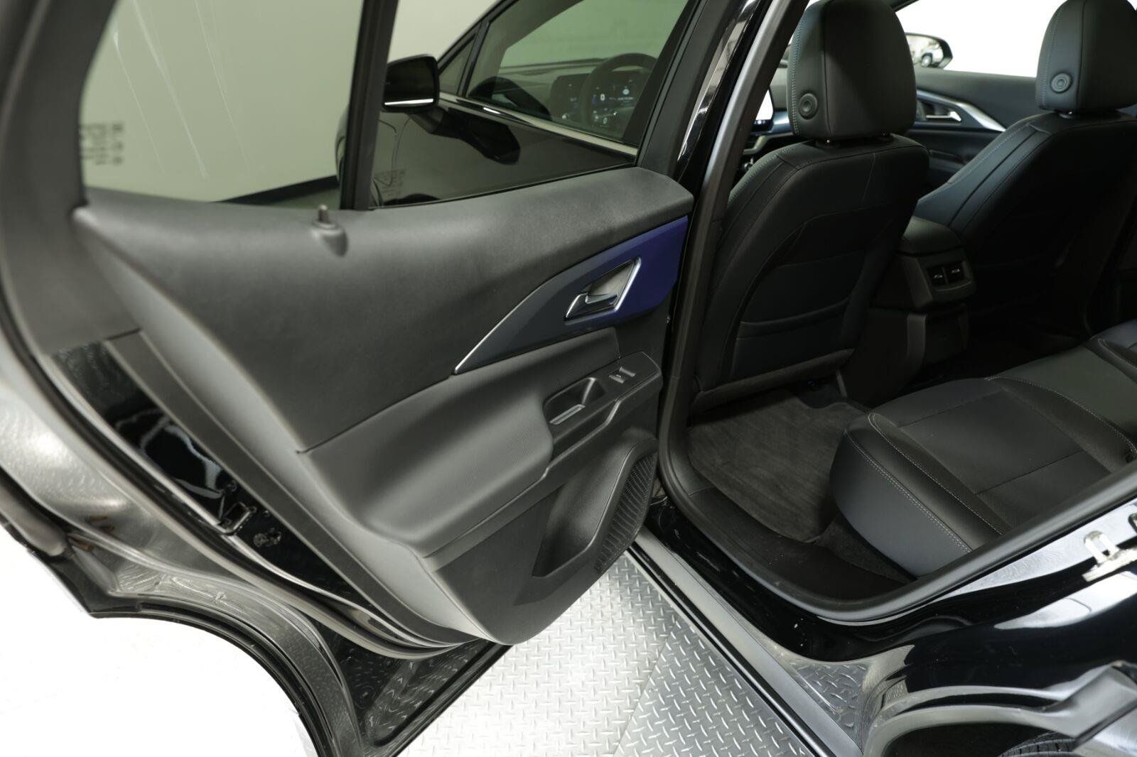 Certified 2025 Chevrolet Equinox EV LT w/ Convenience Package FWD image 31