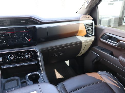 Used 2025 GMC Sierra 2500 Denali w/ Denali Reserve Package image 17