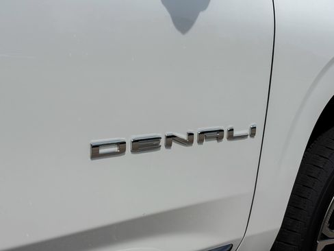 Used 2023 GMC Yukon XL Denali Ultimate AWD/4WD image 16