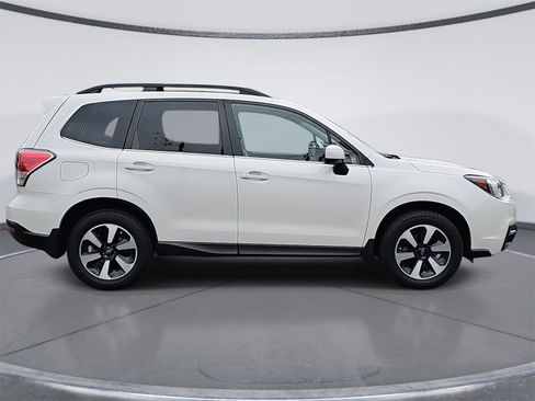 Used 2018 Subaru Forester 2.5i Limited image 2