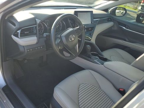 Used 2023 Toyota Camry SE w/ Cold Weather Package image 19