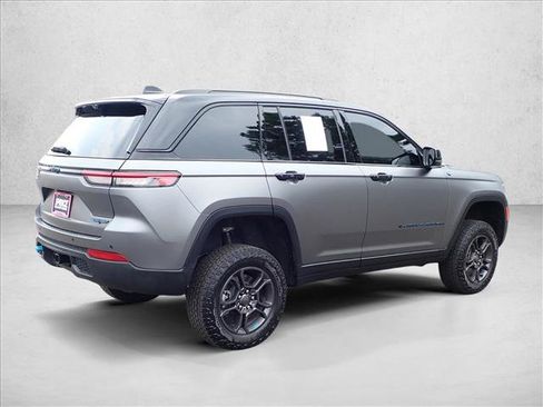 Used 2024 Jeep Grand Cherokee Trailhawk w/ Luxury Tech Group III AWD/4WD image 4