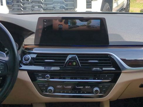 Used 2018 BMW 530e RWD image 17