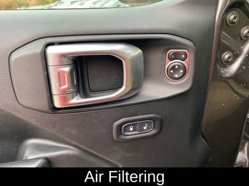 Used 2018 Jeep Wrangler Unlimited Sport S image 19