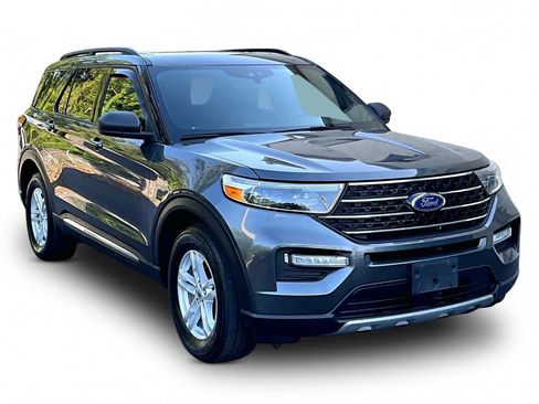 Used 2020 Ford Explorer XLT w/ Equipment Group 202A AWD/4WD image 3