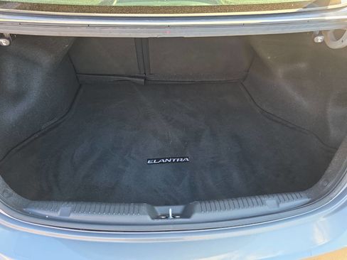 Used 2015 Hyundai Elantra SE FWD image 18
