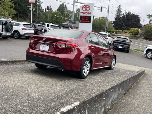 Certified 2025 Toyota Corolla LE FWD image 8