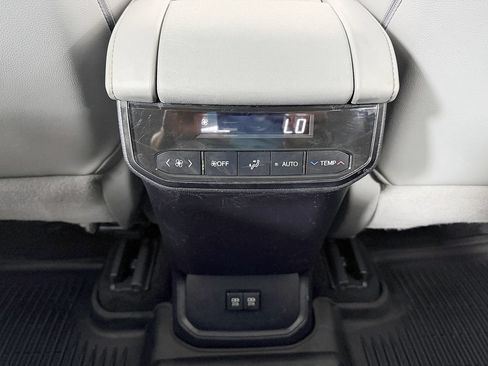 Used 2020 Toyota Highlander XLE AWD/4WD image 57