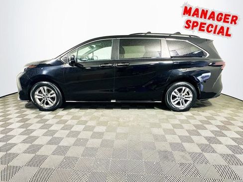 Used 2023 Toyota Sienna XLE Woodland Edition AWD/4WD image 5