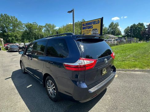 Used 2018 Toyota Sienna XLE Premium FWD image 7